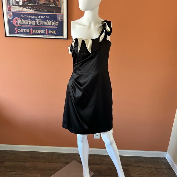 Eliza J Dresses & Skirts - ELIZA J black and cream one shoulder satiny cocktail dress
